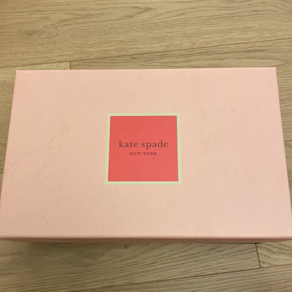 New in box Kate Spade heels . Size 7 - Picture 8 of 8